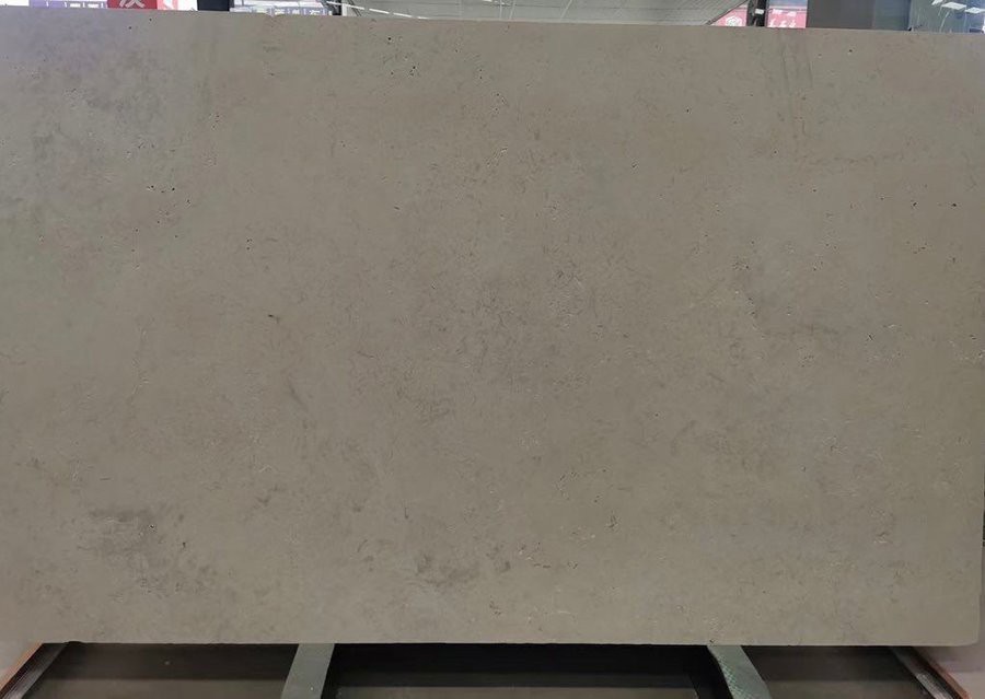 Polar White Travertine Slab Cross Cutted 01.jpg