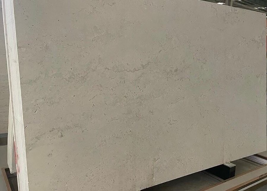 Polar White Travertine Slab Cross Cutted 02.jpg